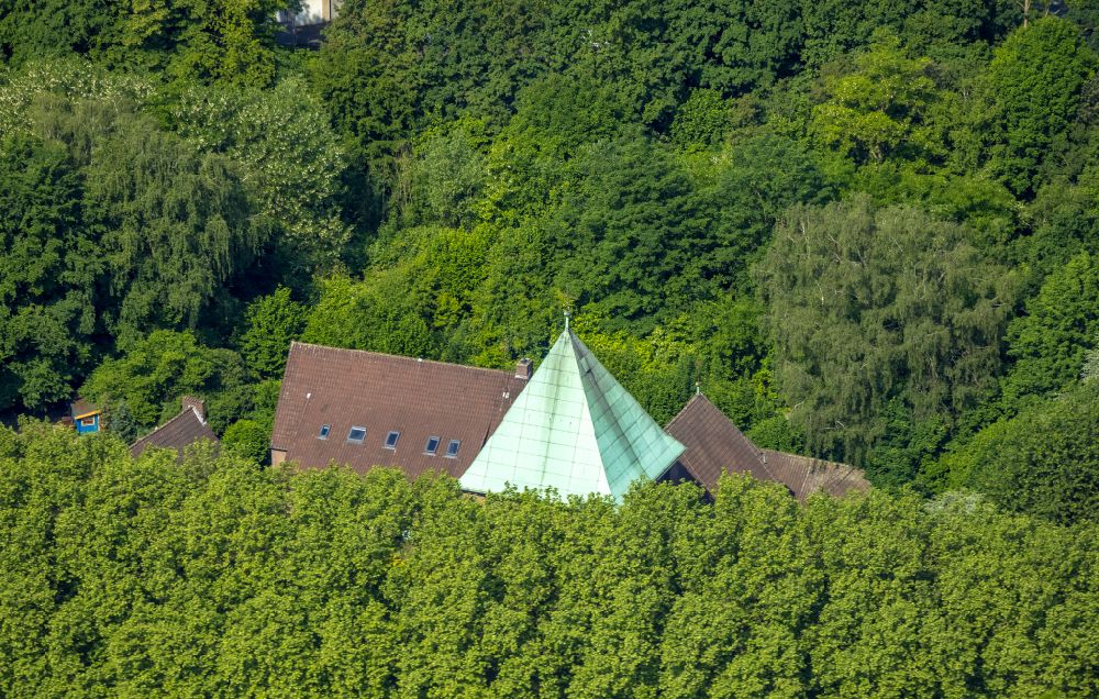 Aerial image Gladbeck - Church building St. Lamberti Filialkirche St. Elisabeth in Gladbeck at Ruhrgebiet in the state North Rhine-Westphalia, Germany