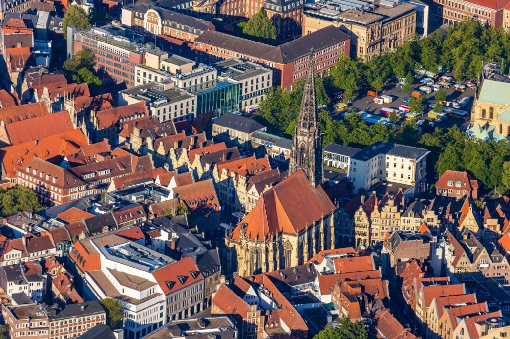 Münster from the bird's eye view: Church building in St. Lonberti-Kirche on Place Lambertikirchplatz on Old Town- center of downtown in Muenster in the state North Rhine-Westphalia, Germany