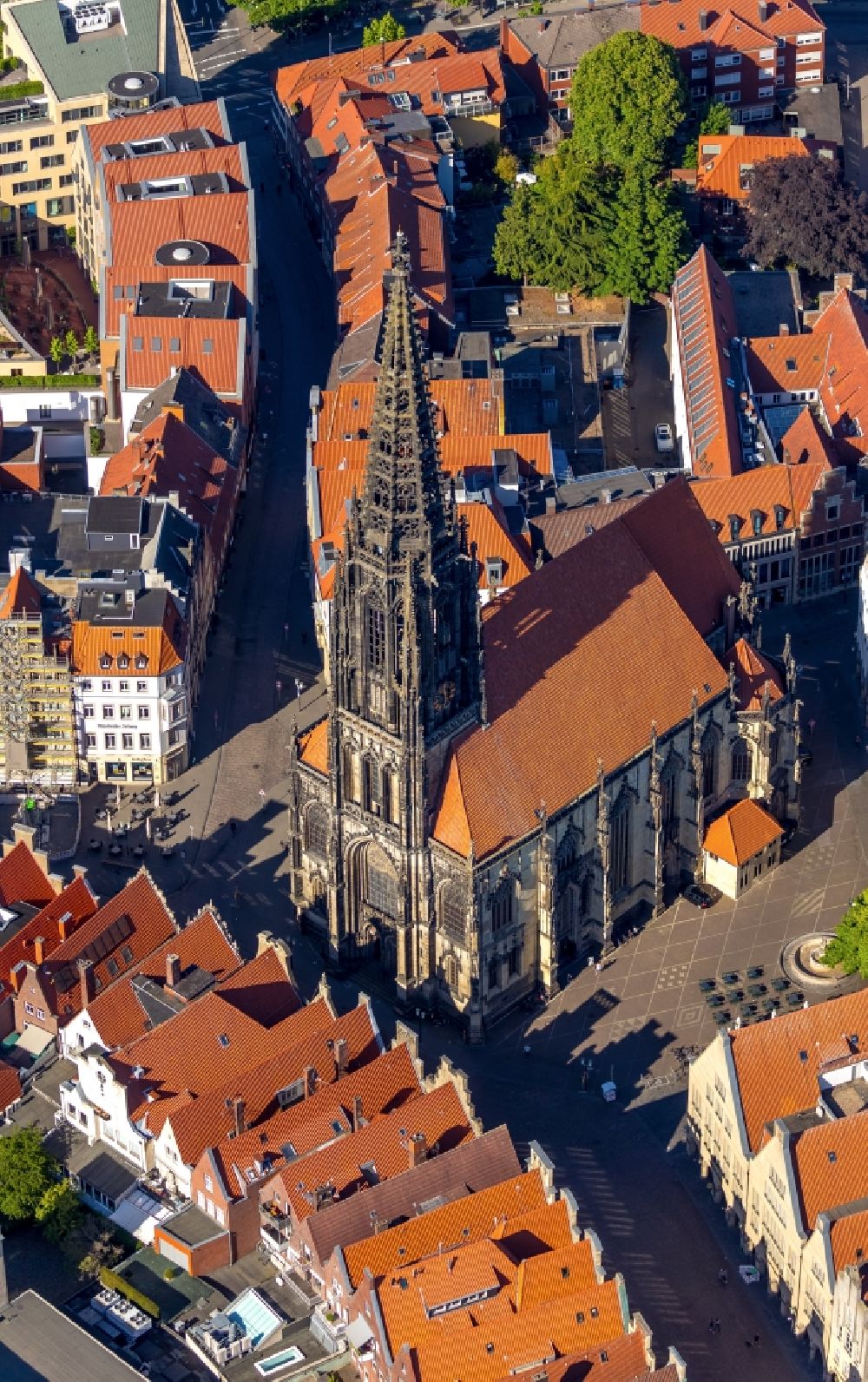 Aerial photograph Münster - Church building of the St. Lamberti Church on Lambertikirchplatz in the old town center of downtown in Munster in the state North Rhine-Westphalia, Germany