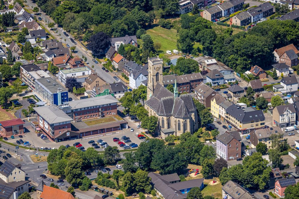 Aerial photograph Castrop-Rauxel - Church building St. Lambertus in the district Henrichenburg in Castrop-Rauxel at Ruhrgebiet in the state North Rhine-Westphalia, Germany