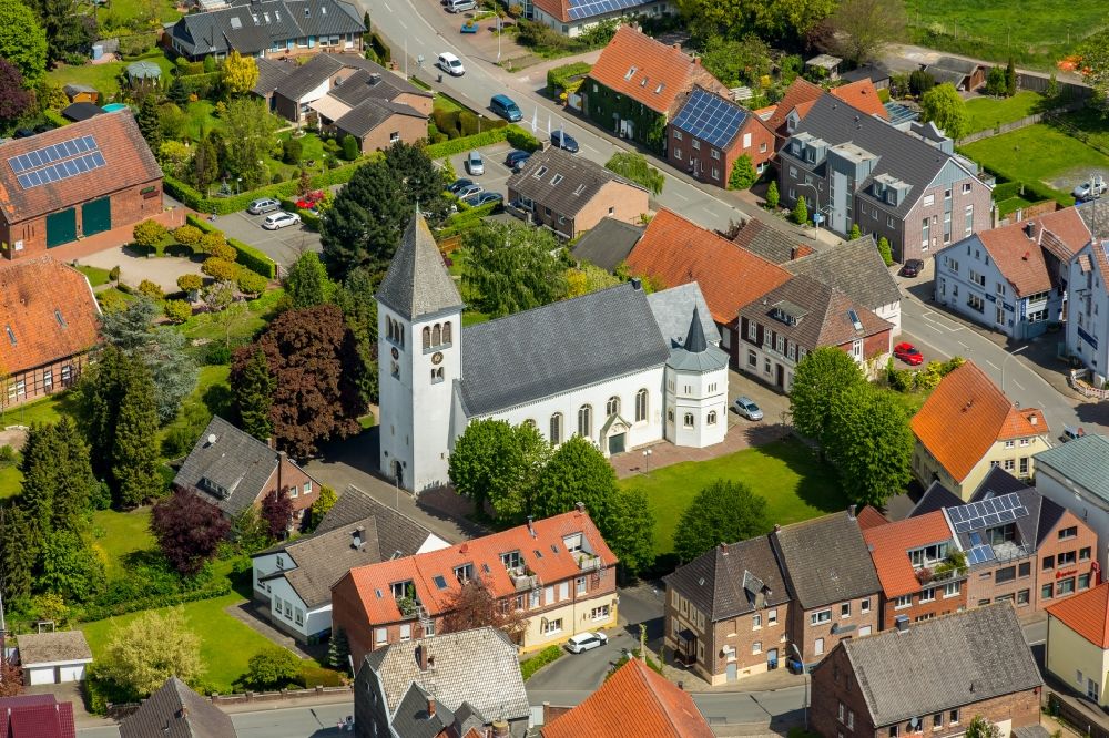 Aerial image Drensteinfurt - Church building of St. Lambertus in Drensteinfurt in the state North Rhine-Westphalia, Germany