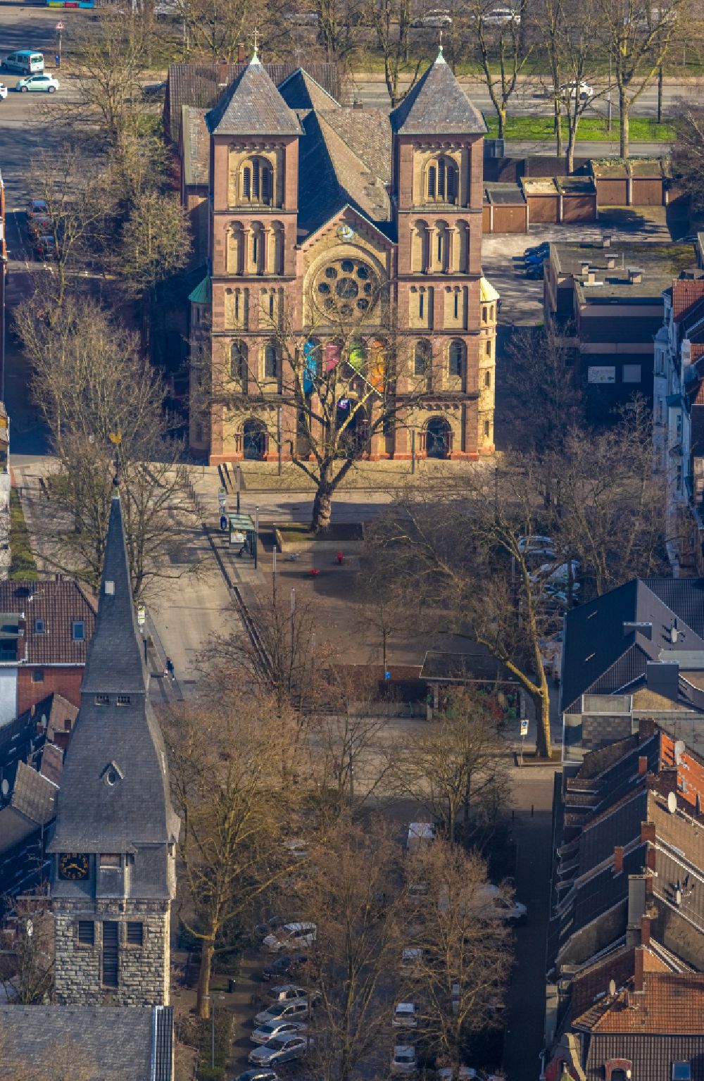 Aerial image Gelsenkirchen - Church building Liebfrauenkirche in the district Neustadt in Gelsenkirchen at Ruhrgebiet in the state North Rhine-Westphalia, Germany