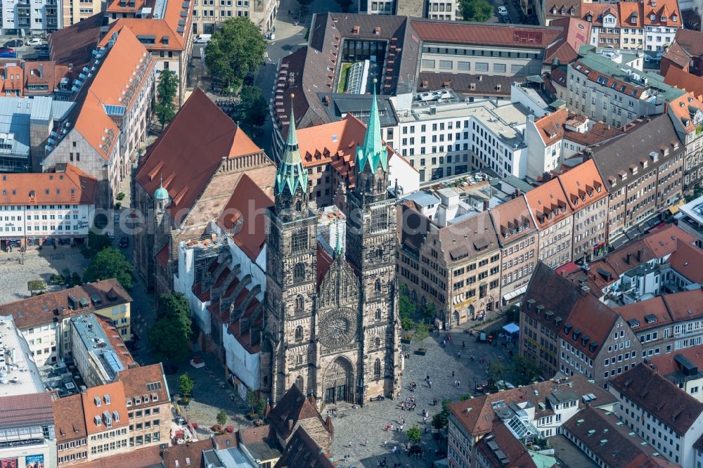 Nürnberg from above - Church building in St. Lorenz - Lorenzkirche on Lorenzer Platz Old Town- center of downtown in the district Mitte in Nuremberg in the state Bavaria, Germany