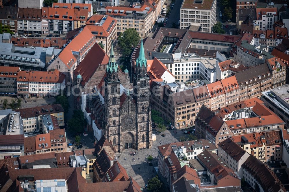 Aerial photograph Nürnberg - Church building in St. Lorenz - Lorenzkirche on Lorenzer Platz Old Town- center of downtown in the district Mitte in Nuremberg in the state Bavaria, Germany