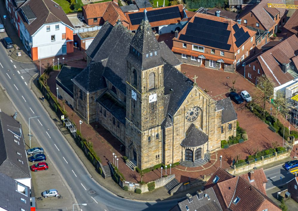 Aerial photograph Schermbeck - Church building St. Ludgerus on street Mittelstrasse in Schermbeck in the state North Rhine-Westphalia, Germany