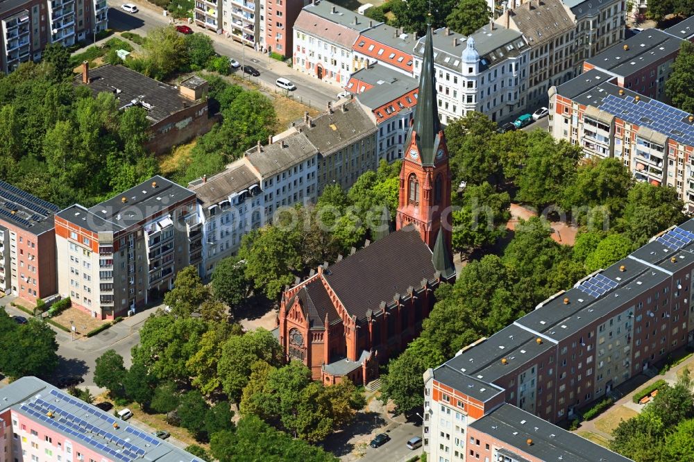 Leipzig from the bird's eye view: Church building St. Lukaskirche in of Lukasstrasse - Dornbergerstrasse - Elisabethstrasse in the district Volkmarsdorf in Leipzig in the state Saxony, Germany