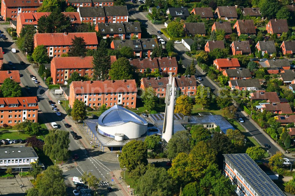 Aerial photograph Lüneburg - Church building of the Ev.-Luth. Paulus Gemeinde on Thorner Strasse in the district Ochtmissen in Lueneburg in the state Lower Saxony, Germany