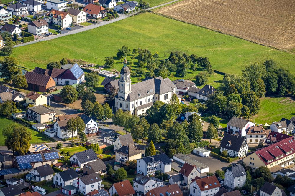 Aerial photograph Arnsberg - Church building of St. Maria Magdalena on Lindenstrasse in the district Bruchhausen in Arnsberg in the state North Rhine-Westphalia, Germany