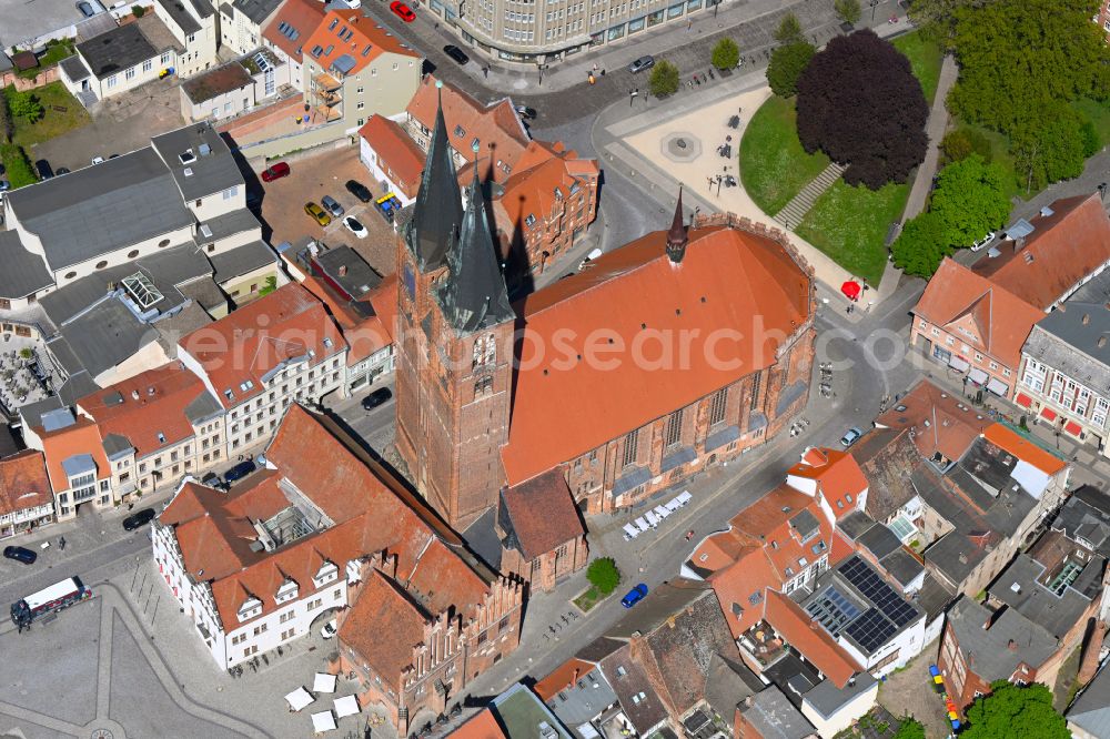 Aerial image Hansestadt Stendal - Church building St. Marien on street Marienkirchstrasse in Hansestadt Stendal in the state Saxony-Anhalt, Germany