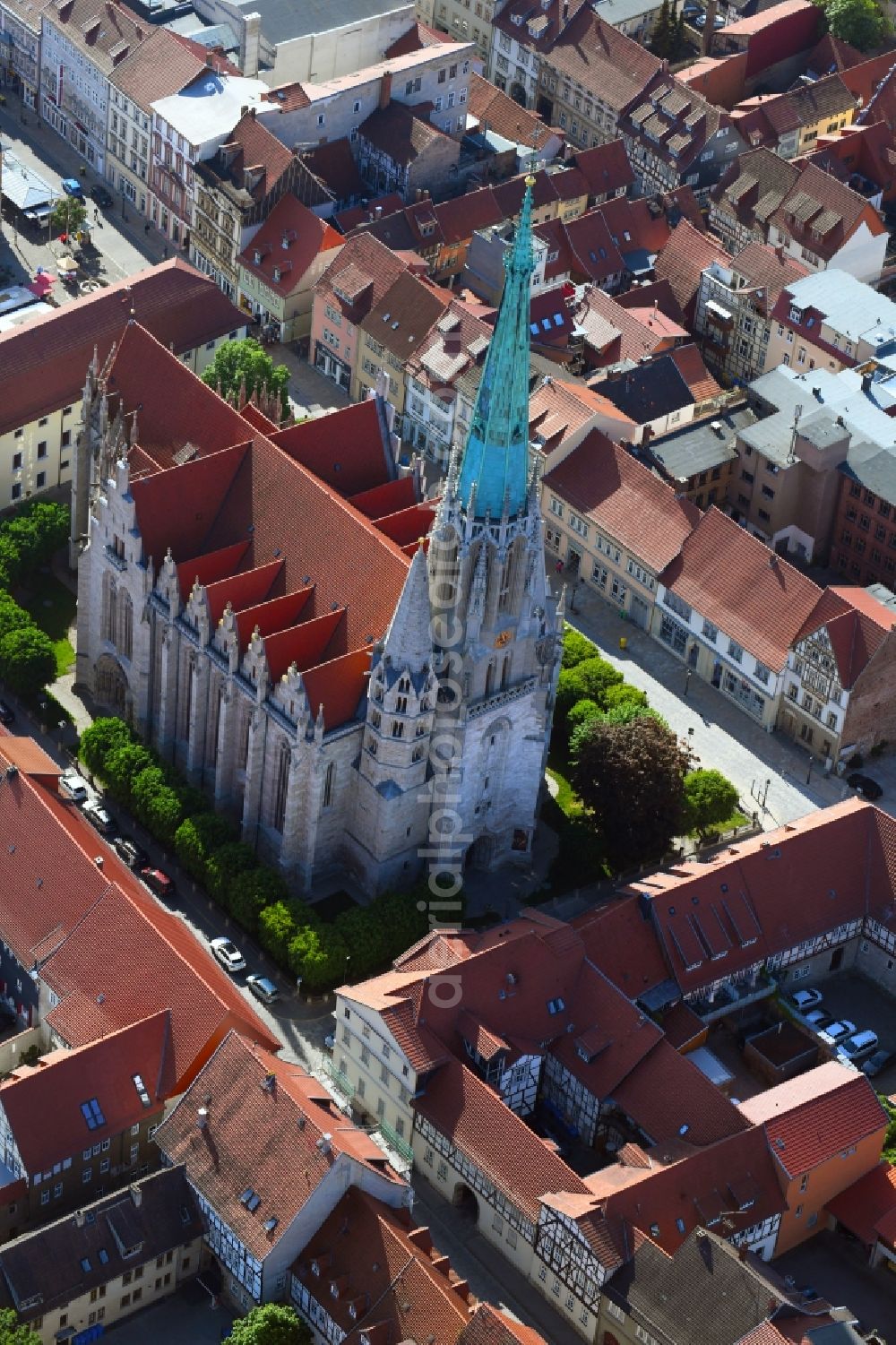 Aerial photograph Mühlhausen - Church building in of Marienkirche Old Town- center of downtown in Muehlhausen in the state Thuringia, Germany