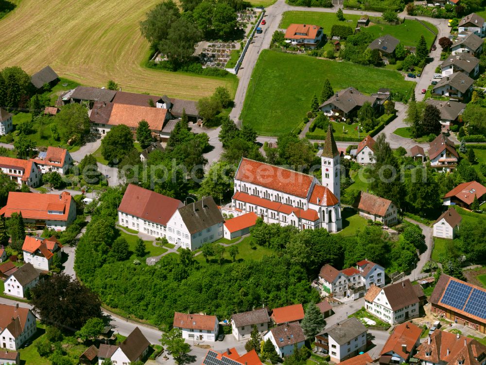 Aerial image Kirchberg an der Iller - Church building St. Martin on street Bei der Kirche in Kirchberg an der Iller in the state Baden-Wuerttemberg, Germany