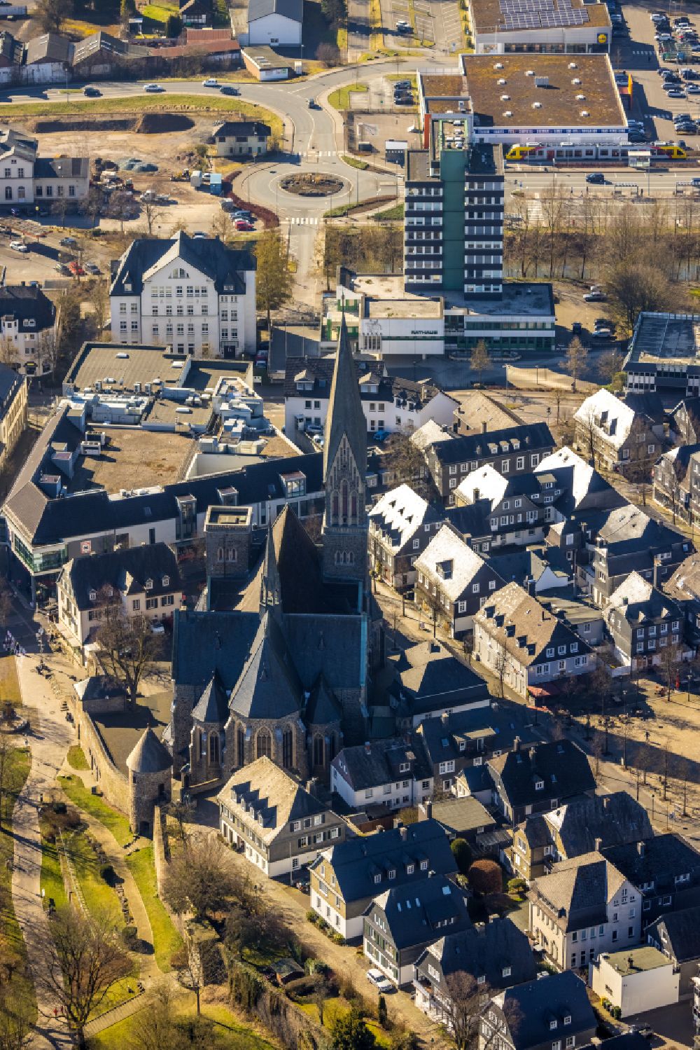 Olpe from the bird's eye view: Church building St.-Martinus-Kirche and Hexenturm in Olpe at Sauerland in the state North Rhine-Westphalia, Germany