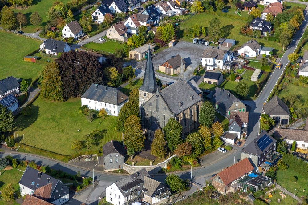 Aerial photograph Sundern (Sauerland) - Church building St. Martinus in Sundern (Sauerland) in the state North Rhine-Westphalia, Germany