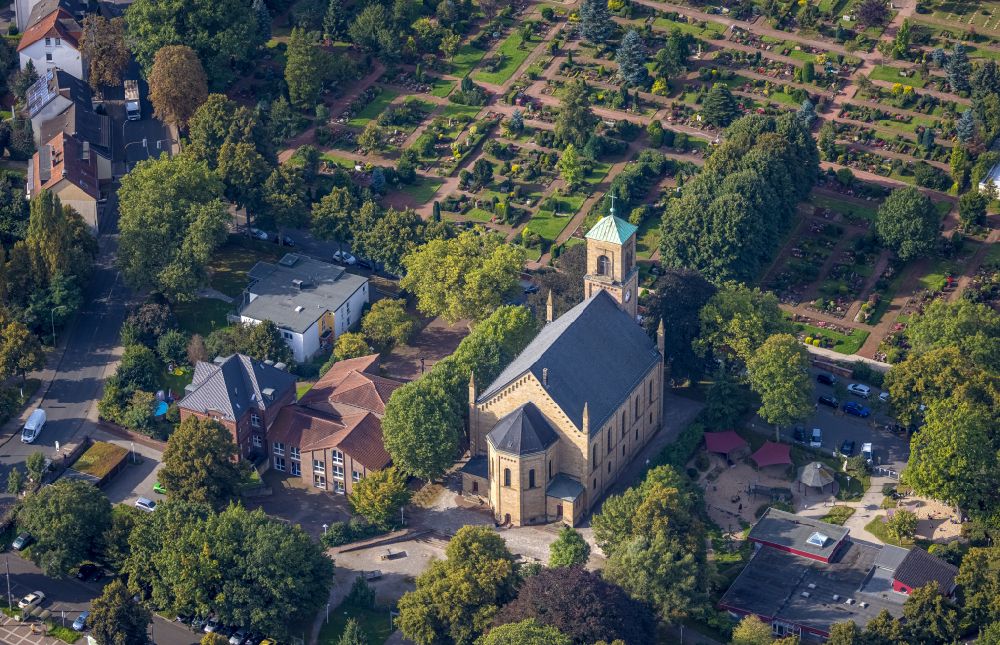 Aerial image Bochum - Church building of the protestant Matthew Church on Matthaeusstrasse in the district Weitmar in Bochum at Ruhrgebiet in the state of North Rhine-Westphalia, Germany