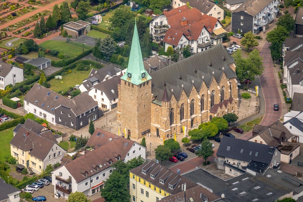 Aerial photograph Niederwenigern - Church building St. Mauritius Kirche on Domplatz in Niederwenigern in the state North Rhine-Westphalia, Germany