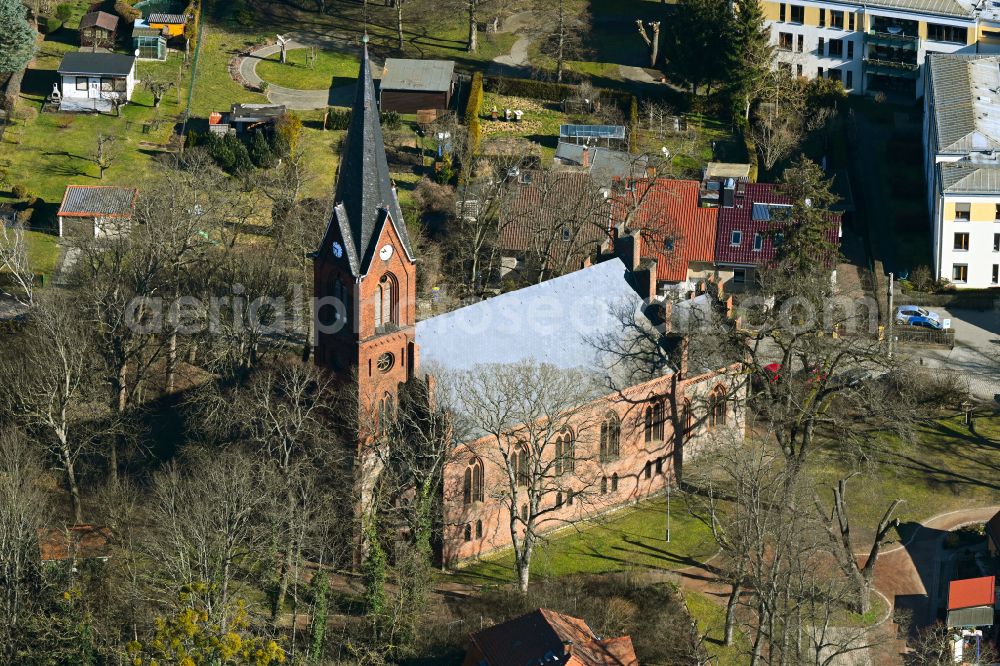 Werneuchen from the bird's eye view: Church building in St. Michael Old Town- center of downtown on street Kirchstrasse in Werneuchen in the state Brandenburg, Germany