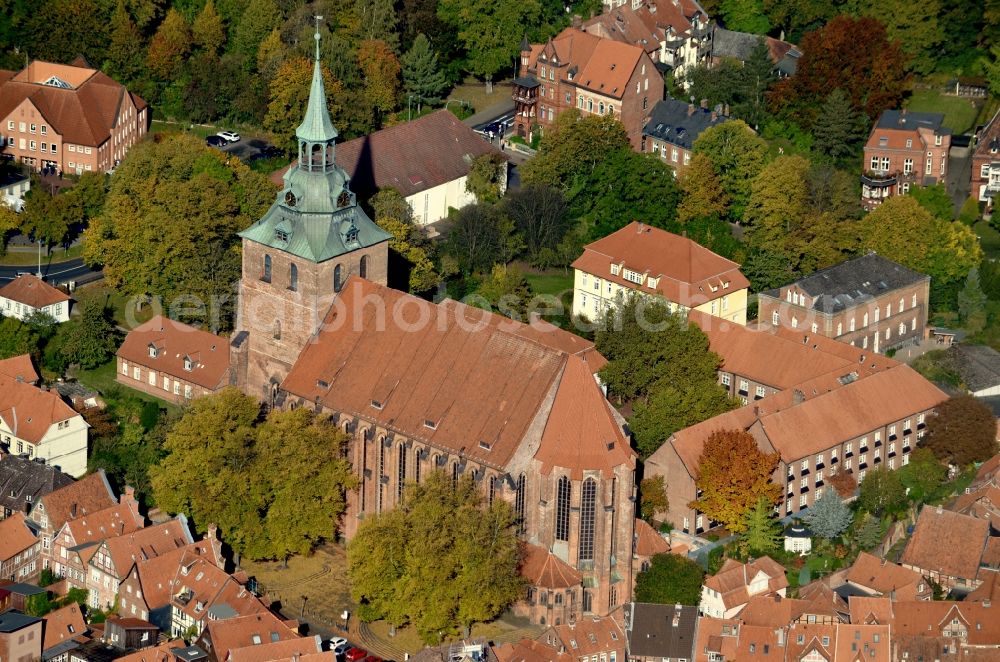 Lüneburg from the bird's eye view: Church building Michaeliskirche in Old Town- center of downtown in Lueneburg in the state Lower Saxony, Germany