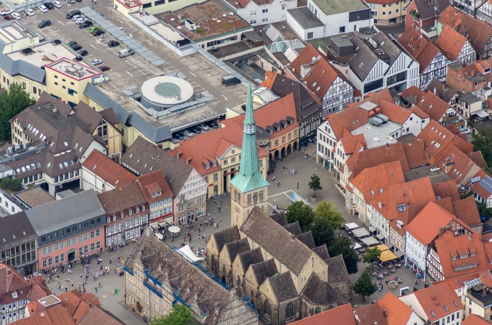 Hameln from the bird's eye view: Church building in St. Nicolai Old Town- center of downtown in Hameln in the state Lower Saxony, Germany