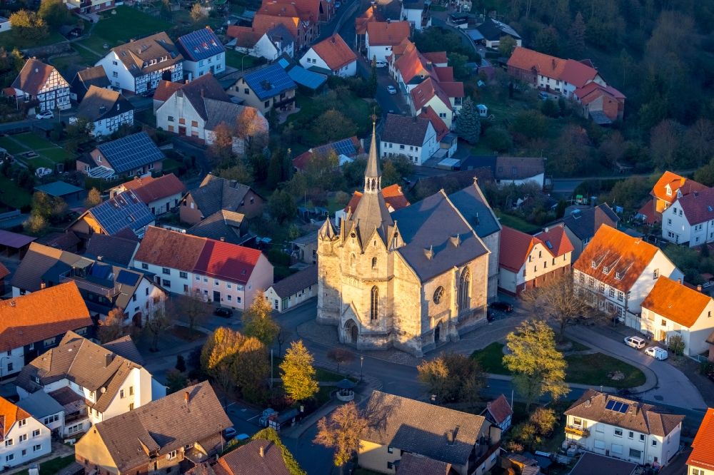 Marsberg from the bird's eye view: Church building in of Nikolaikirche Old Town- center of downtown in the district Obermarsberg in Marsberg in the state North Rhine-Westphalia, Germany