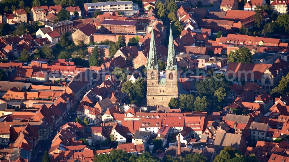 Aerial image Quedlinburg - Church building of St. Nikolaikirche on Neustaedter Kirchhof in Quedlinburg in the state Saxony-Anhalt, Germany