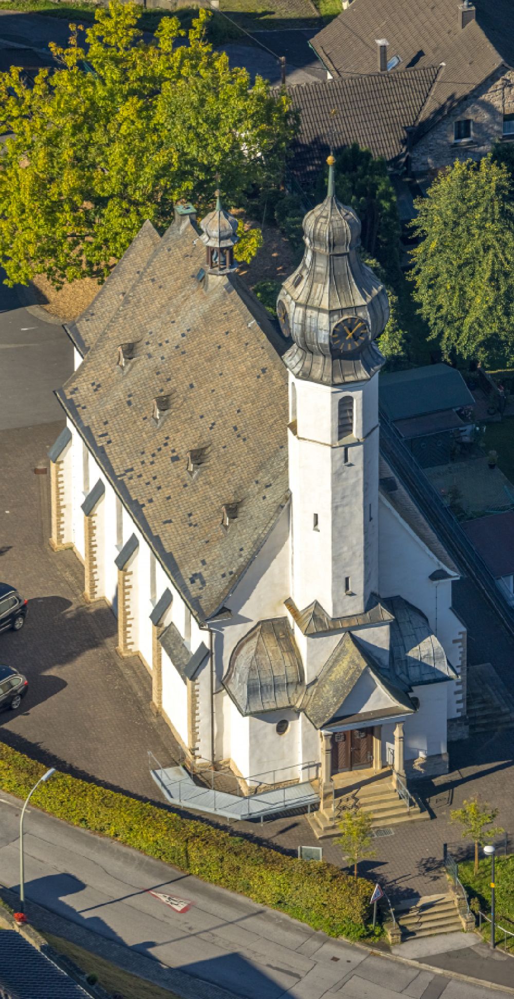 Aerial photograph Beckum - Church building St. Nikolaus-Kirche on street Nikolausstrasse in Beckum in the state North Rhine-Westphalia, Germany