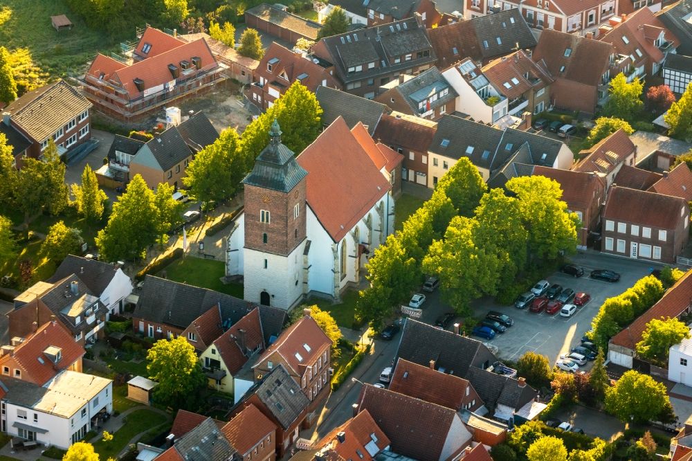Aerial image Münster - Church building of St. Nikolaus Kirche Wolbeck in the district Suedost in Muenster in the state North Rhine-Westphalia, Germany