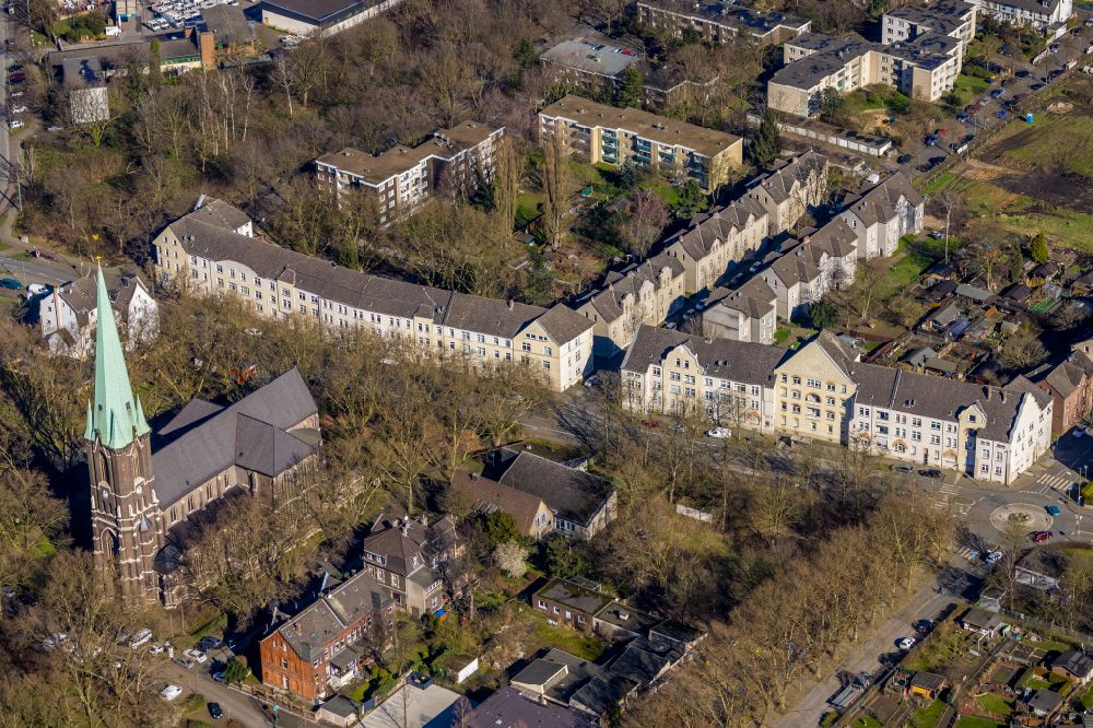 Aerial photograph Duisburg - Church building St. Norbert and residential area of an apartment building on Kalthoffstrasse - Rueckertstrasse in the district Obermarxloh in Duisburg in the Ruhr area in the state North Rhine-Westphalia, Germany