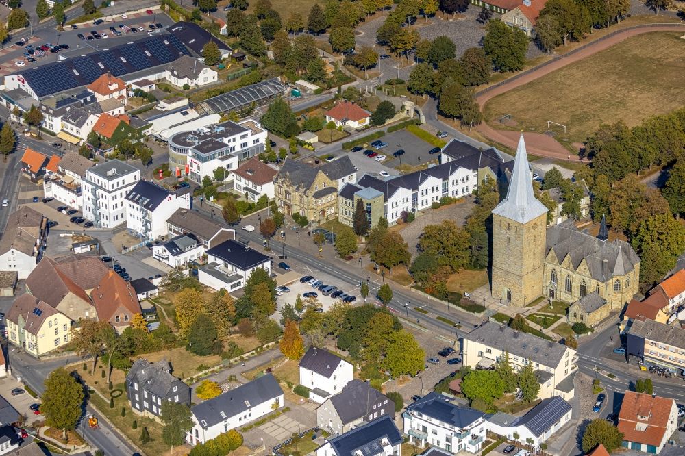 Anröchte from the bird's eye view: Church building of the St.-Pankratius-Kirche on Friedhofstrasse in the village of in Anroechte in the state North Rhine-Westphalia, Germany