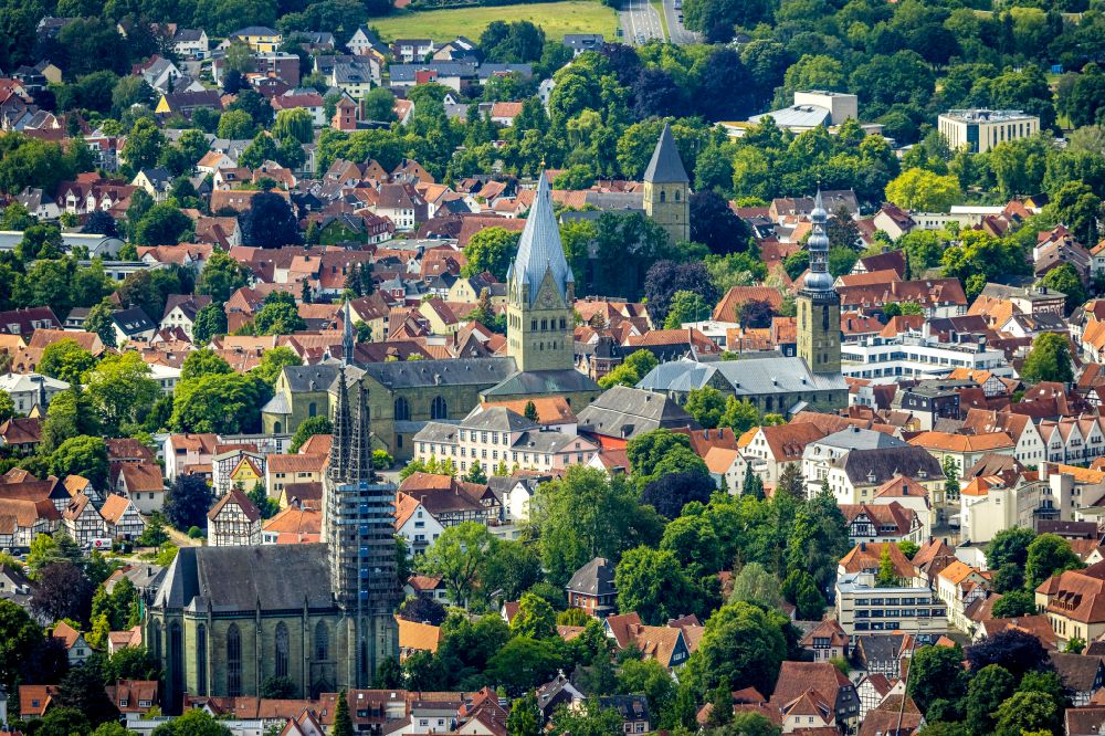 Soest from the bird's eye view: church building in St. Patrokli- Dom and St. Petri (Alde Kerke) Old Town- center of downtown in Soest in the state North Rhine-Westphalia, Germany