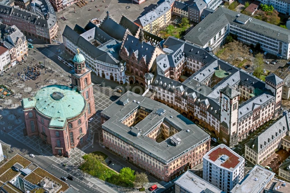 Aerial image Frankfurt am Main - Church building of the Paulskirche Old City- center of downtown at Berliner street in the district Altstadt in Frankfurt in the state Hesse