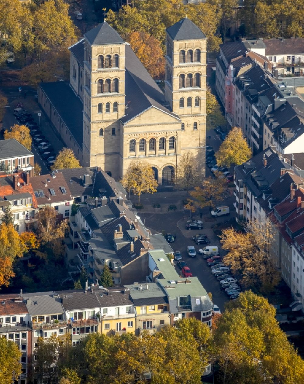 Aerial photograph Düsseldorf - Church building St. Paulus on Kirche Paulusplatz in Duesseldorf in the state North Rhine-Westphalia, Germany