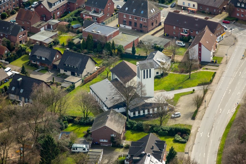 Kirchhellen from the bird's eye view: Church building Pauluskirche on Kirchhellener Ring in Kirchhellen in the state North Rhine-Westphalia, Germany