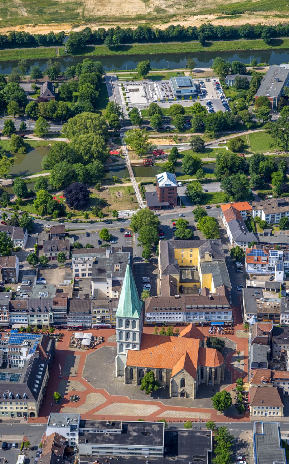 Aerial image Hamm - Church building in Pauluskirche Paulus church on market place in Hamm Old Town- center of downtown in the district Mitte in Hamm in the state North Rhine-Westphalia, Germany