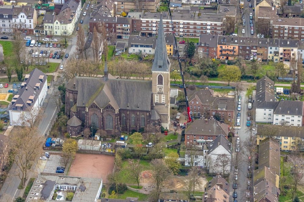 Aerial image Duisburg - Church building of St. Peter Kirche on Mittelstrasse in the district Marxloh in Duisburg at Ruhrgebiet in the state North Rhine-Westphalia, Germany