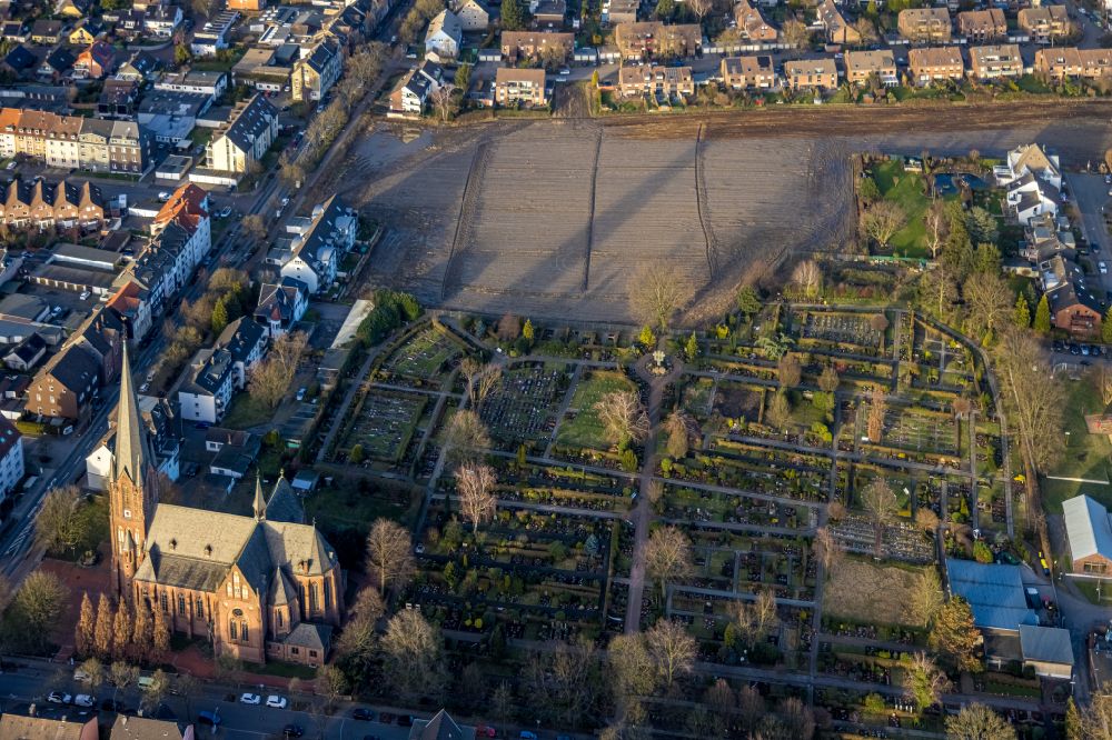Aerial image Herne - Church building of the St. Peter and Paul in Herne in the federal state of North Rhine-Westphalia, Germany