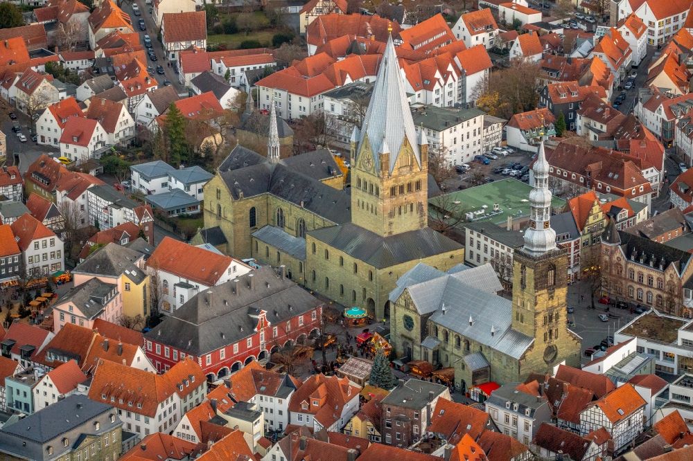 Aerial photograph Soest - Church building St. Petrikirche on Petrikirchhof in Soest in the state North Rhine-Westphalia, Germany