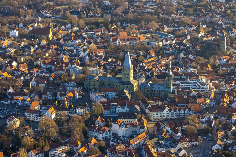 Aerial image Soest - Church building St. Petrikirche on Petrikirchhof in Soest in the state North Rhine-Westphalia, Germany