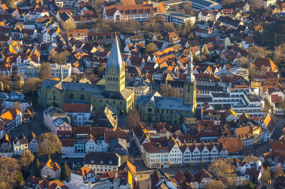 Aerial photograph Soest - Church building St. Petrikirche on Petrikirchhof in Soest in the state North Rhine-Westphalia, Germany
