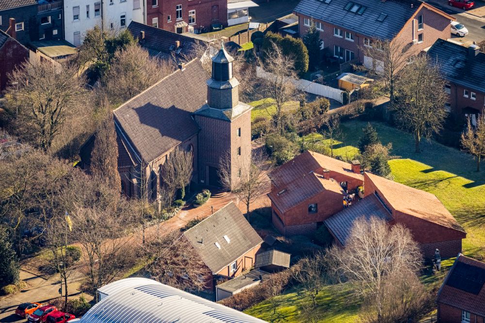 Aerial photograph Werne - Church building on Ev. Pfarramt Martin-Luther-Zentrum on street Wichernstrasse in Werne at Ruhrgebiet in the state North Rhine-Westphalia, Germany