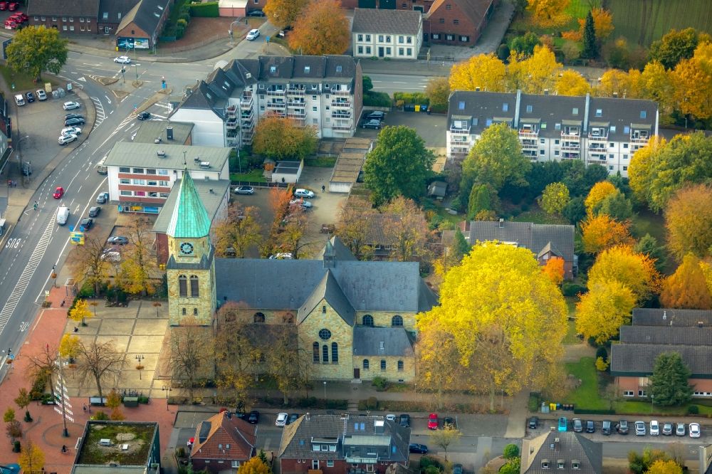 Aerial image Bottrop - Church building Pfarrkirche St. Johannes of Taeufer in the district Kirchhellen in Bottrop in the state North Rhine-Westphalia, Germany