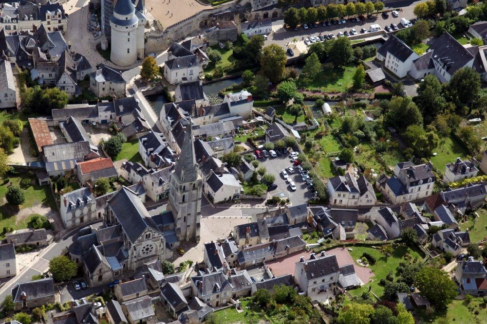 Langeais from the bird's eye view: Church building in of the church Saint-Jean-Baptiste Old Town- center of downtown in Langeais in Centre-Val de Loire, France