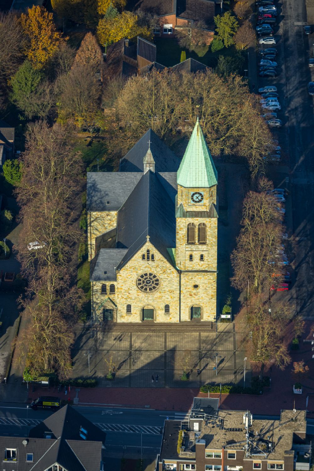 Aerial photograph Kirchhellen - Church building Pfarrkirche St.Johonnes of Taeufer An St. Johonnes in Kirchhellen in the state North Rhine-Westphalia, Germany