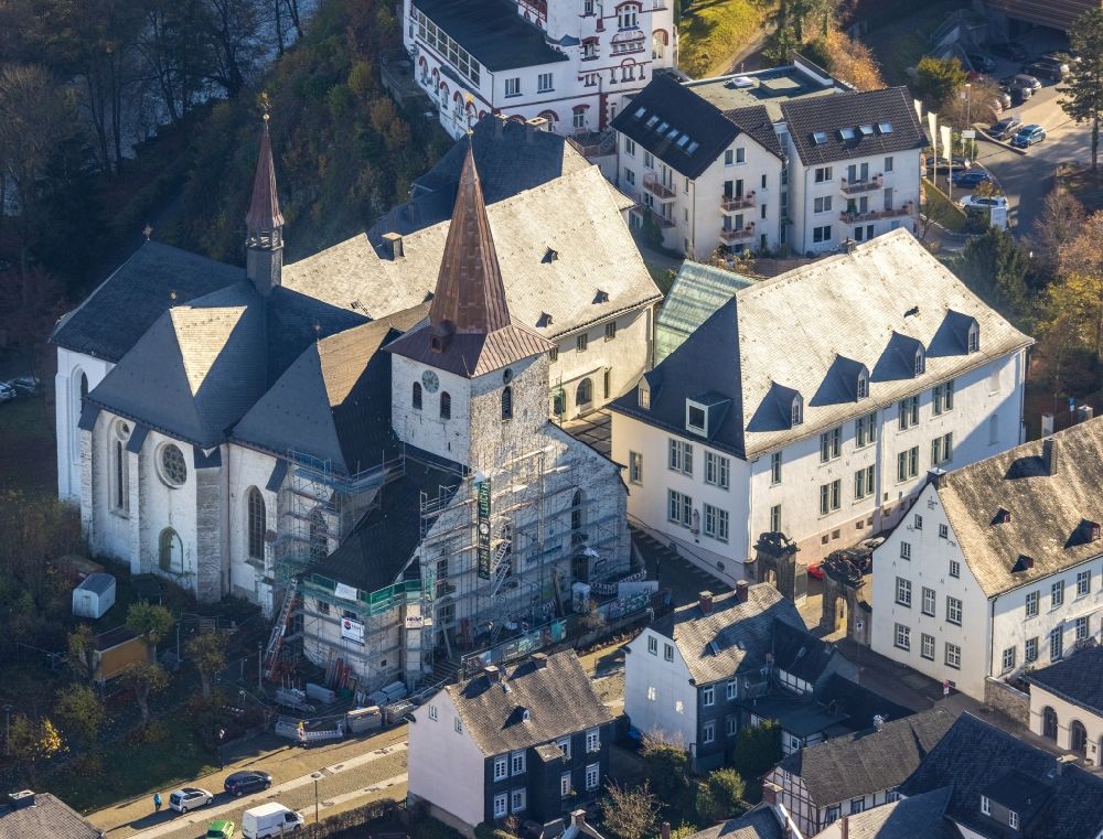 Arnsberg from the bird's eye view: Church building of Propsteikirche St. Laurentius at the monastery Wedinghausen in Arnsberg in the state of North Rhine-Westphalia, Germany