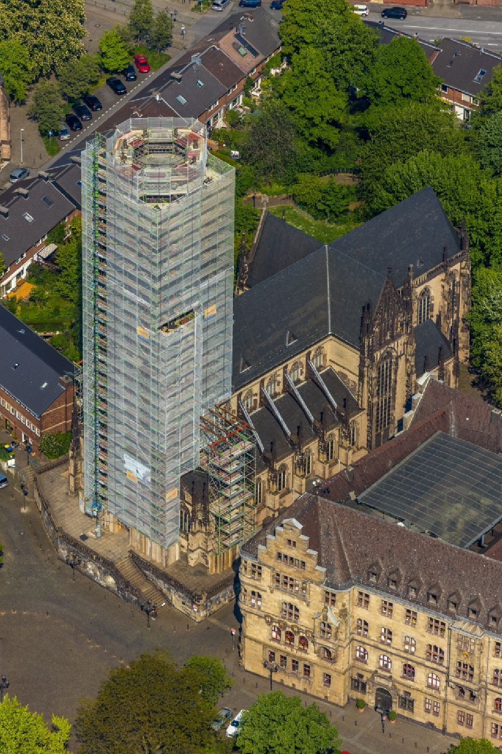 Duisburg from the bird's eye view: Church building Salvator Kirche on Burgplatz in Duisburg in the state North Rhine-Westphalia, Germany