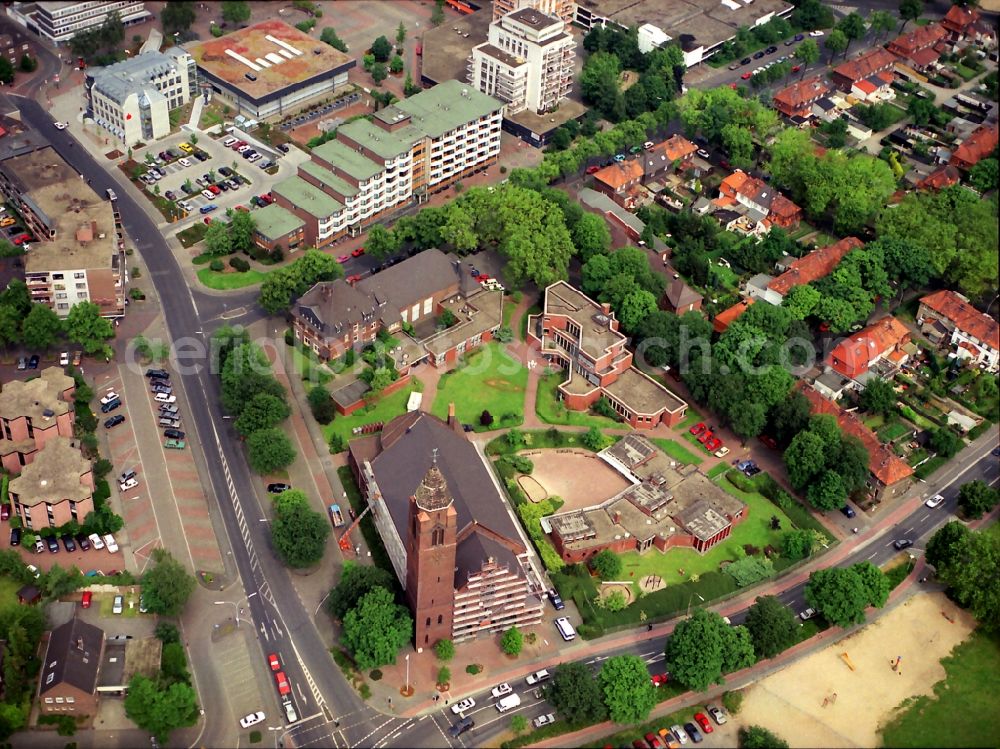 Aerial photograph Kamp-Lintfort - Church building Sankt Josef in Kamp-Lintfort in the state North Rhine-Westphalia, Germany