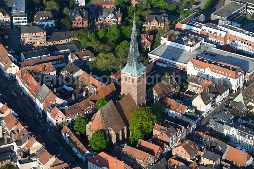 Uelzen from the bird's eye view: Church building Sankt Marien Kirche in Uelzen in the state Lower Saxony, Germany
