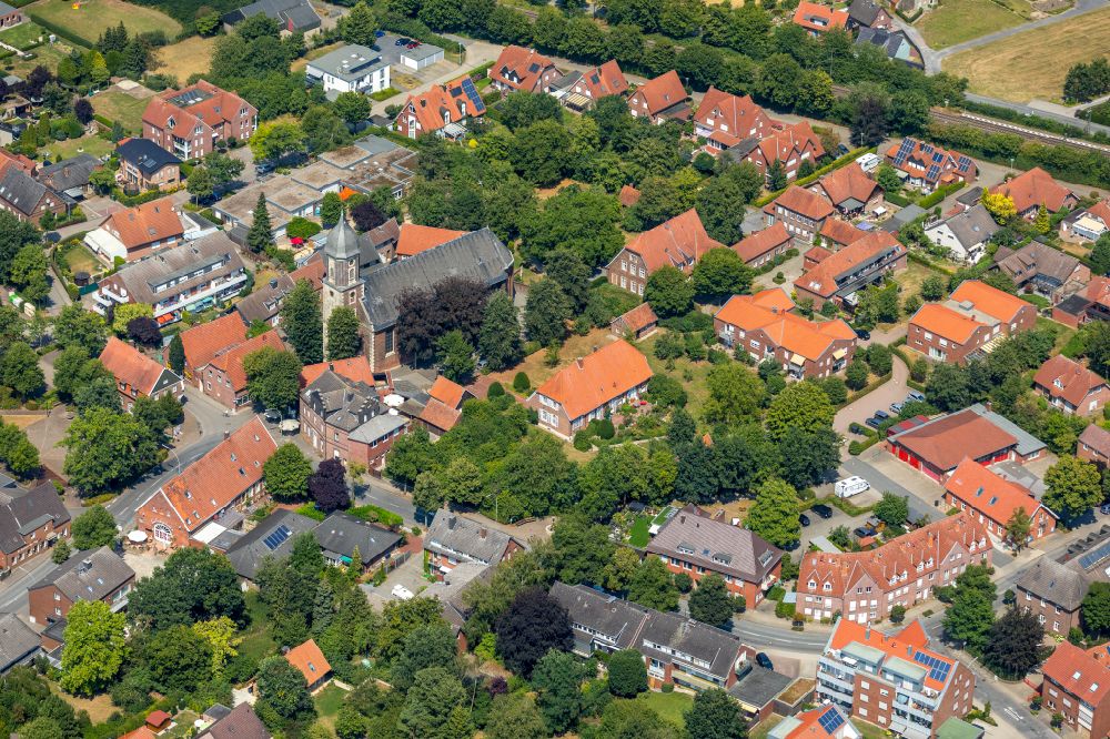 Aerial photograph Rinkerode - Church building Sankt Pankratius on place Sankt-Pankratius-Kirchplatz in Rinkerode in the state North Rhine-Westphalia, Germany