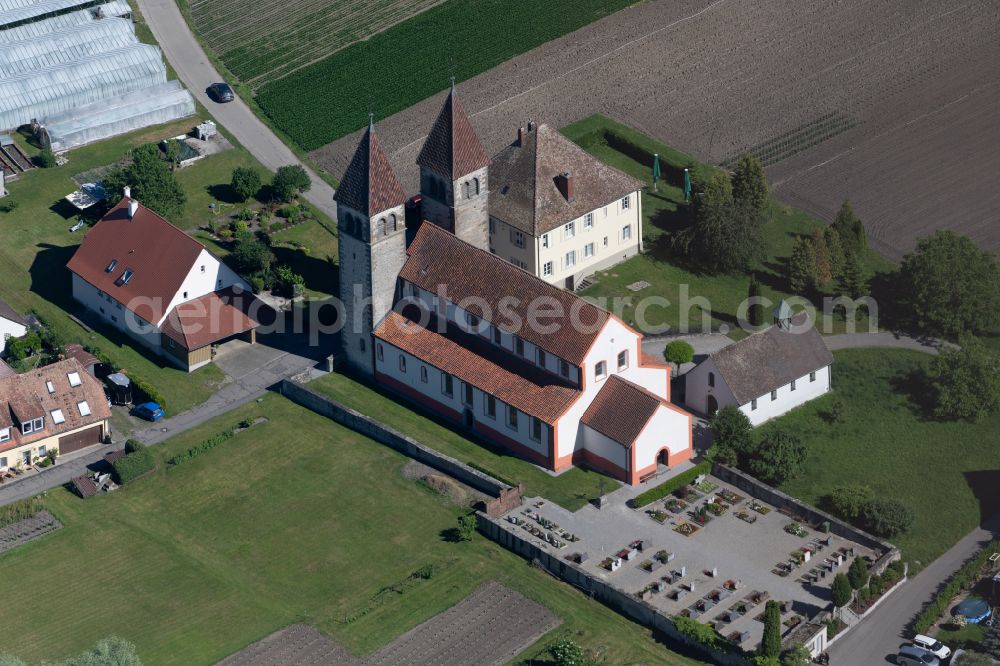 Aerial photograph Reichenau - Church building Sankt Peter and Paul in Reichenau at Bodensee in the state Baden-Wuerttemberg, Germany