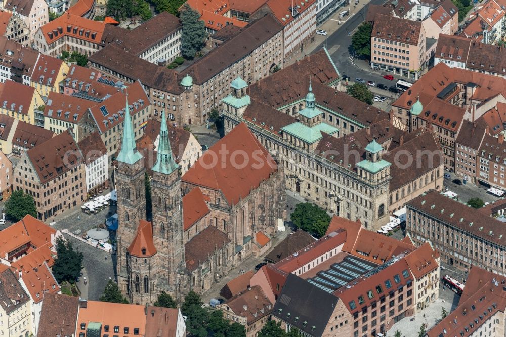 Aerial photograph Nürnberg - Church building in of St. Sebald - Sebalduskirche on Winklerstrasse in the Old Town- center of downtown in the district Altstadt - Sankt Sebald in Nuremberg in the state Bavaria, Germany