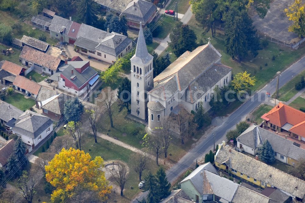Aerial image Sioagard - Church building SiA?agardi Nepomuki Szent Janos-templom in Sioagard in Tolnau, Hungary